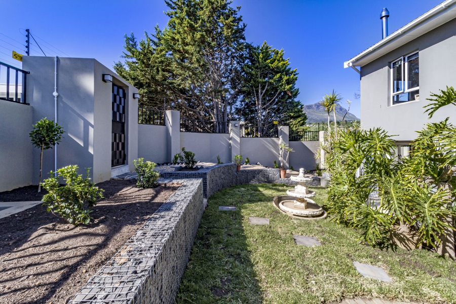 5 Bedroom Property for Sale in Heldervue Western Cape